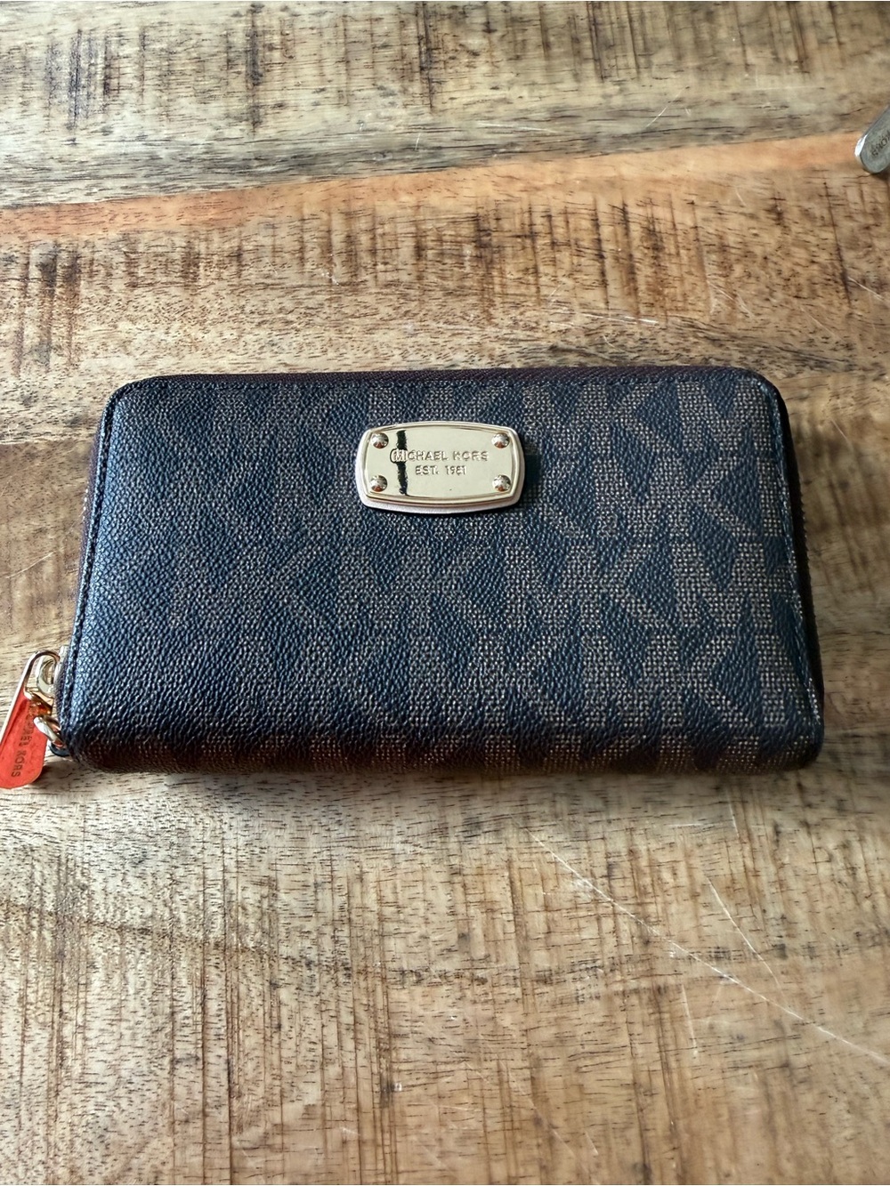 Michael Kors Jet Set zip wallet